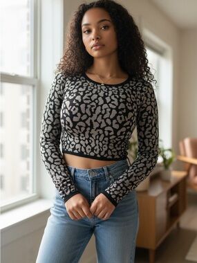 Sunday Best Leopard-Print Long-Sleeve Crop Top - Black & Cream